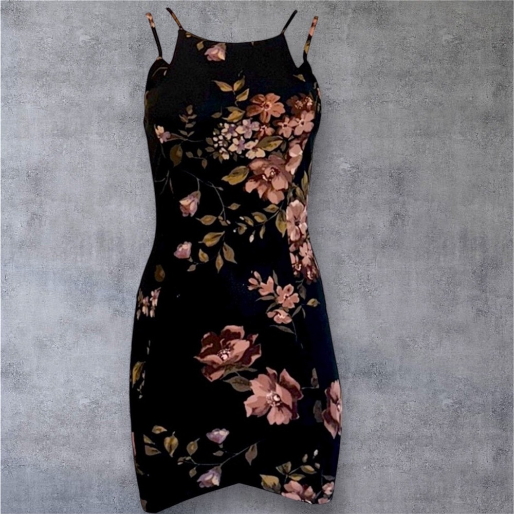 NWT SENSATIONAL COLLECTION FLORAL SLEEVELESS DRESS size large